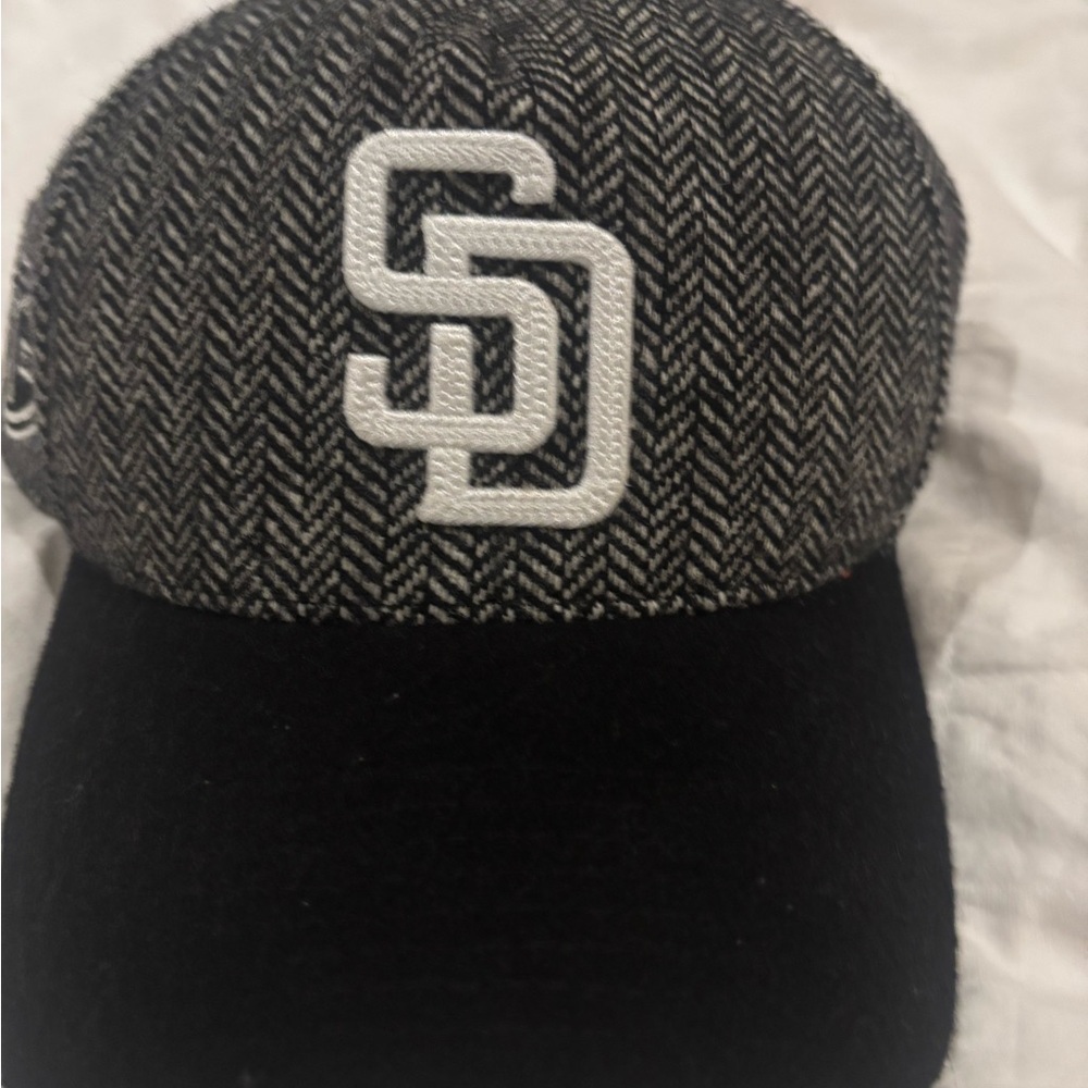 Mitchell & Ness Black Cap with Logo